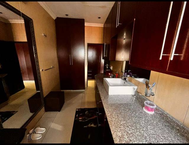 4 BEDROOM HOUSE FOR SALE IN ZAKARIYYA PARK